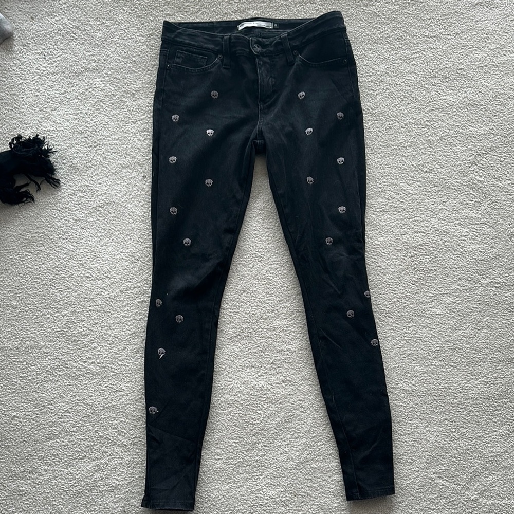 Black Skinny Jeans with Skull Embroidery